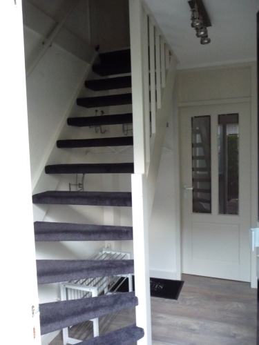 Flur und Treppe zum OG