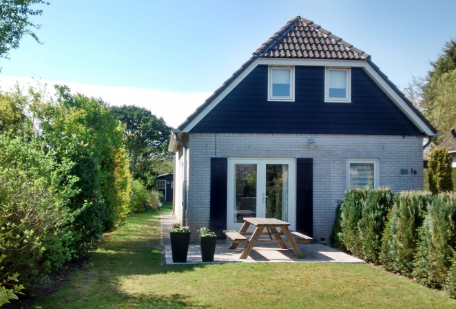 Vorgarten mit Terrasse