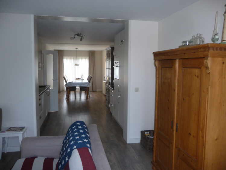 Wohnraum-Kueche-Essecke